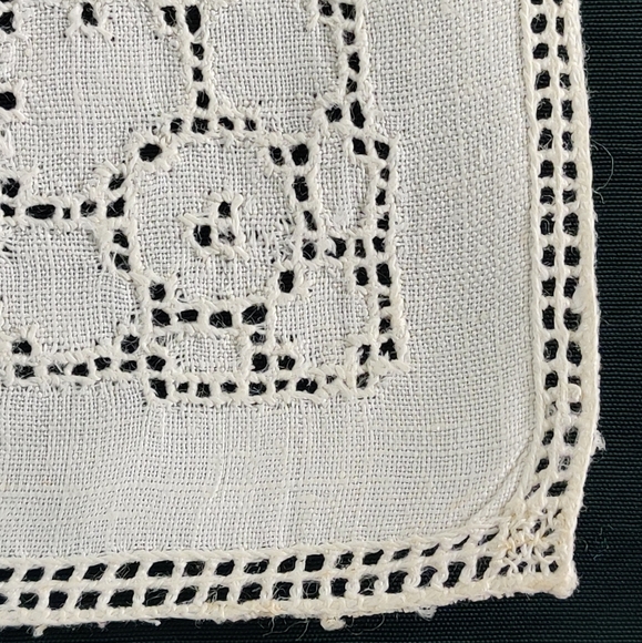 Vintage Drawnwork Lunch/Breakfast or Tea Napkins - Picture 6 of 11